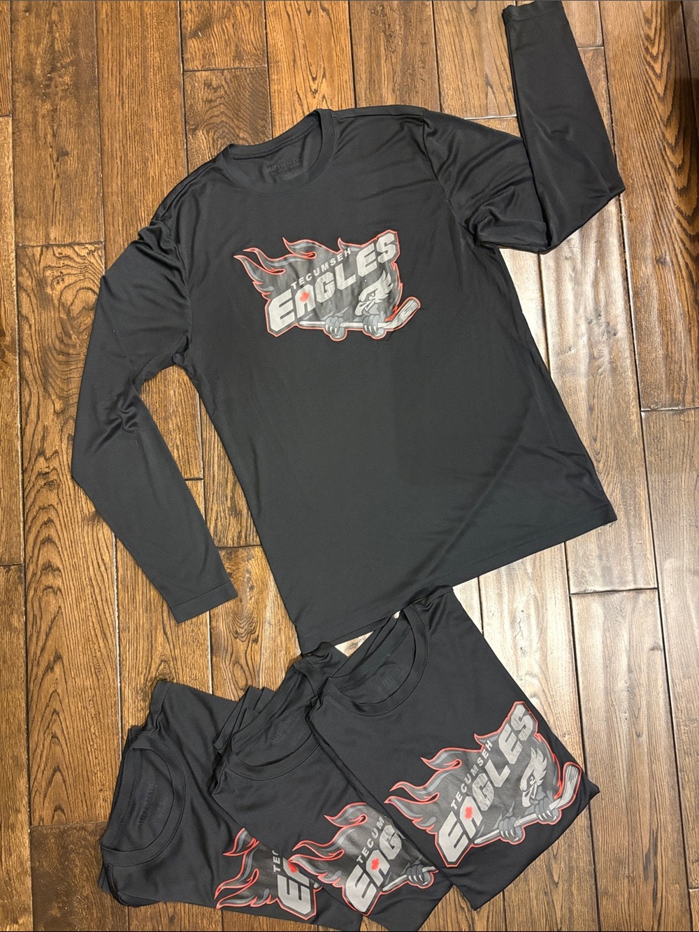 Men’s Baselayer Eagles Graphic Long-Sleeve Tee